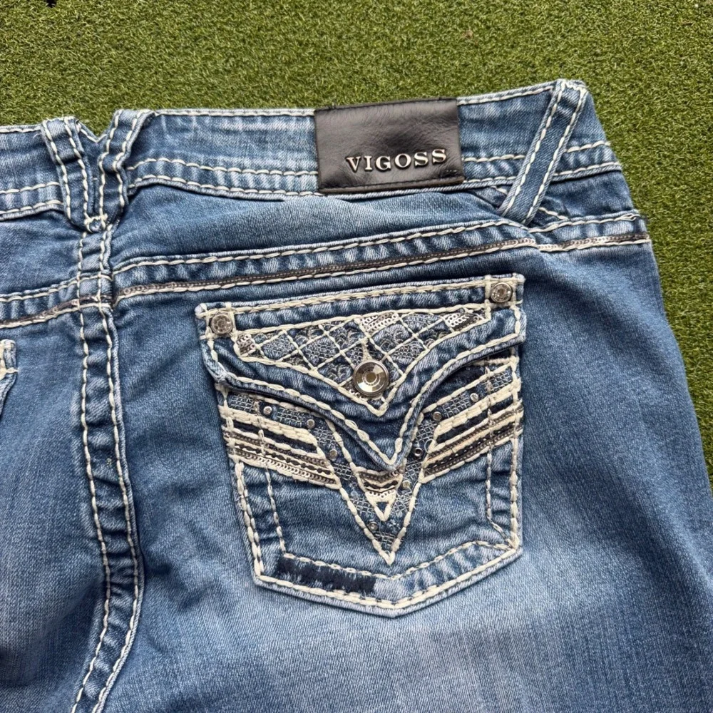 Vigoss The New York Short Medium Wash Denim Cut Off Shorts Size 16 Embroidery